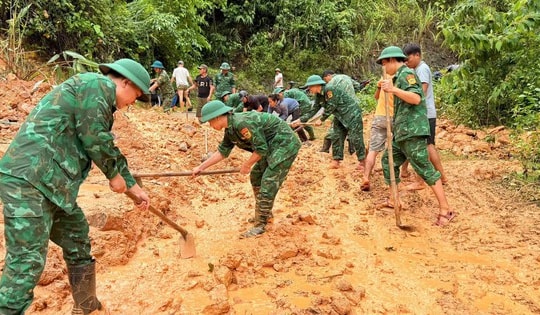 Mưa lớn do bão số 6 chia cắt nhiều xã miền Tây Nghệ An