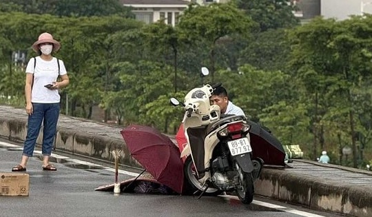 Một người phụ nữ tử vong nghi do sét đánh ở Hà Nội