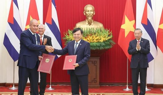 Lãnh đạo cấp cao hai nước Cuba và Việt Nam chứng kiến Lễ trao các Văn kiện hợp tác