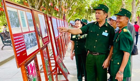 Dòng người muôn phương về quê Bác trong ngày Quốc khánh