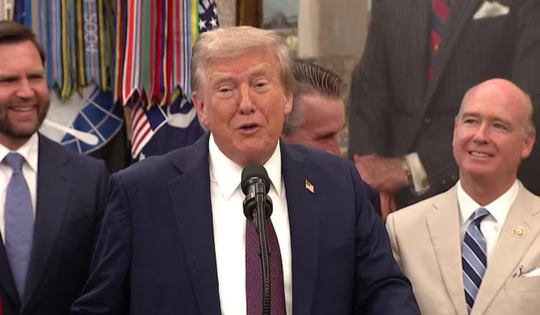 Tổng thống Trump chính thức lên tiếng sau khi mạng xã hội lan truyền tin xấu về sức khoẻ của ông