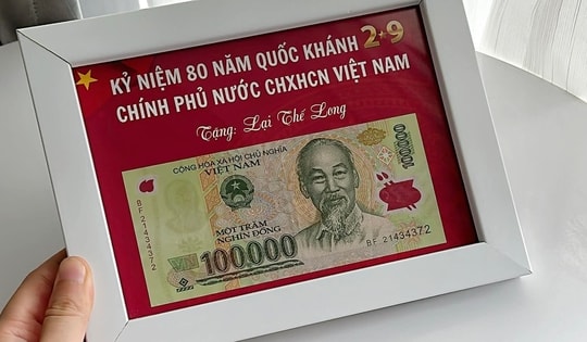 Nhiều người đóng khung 100 nghìn đồng quà 2/9 để lưu giữ như báu vật