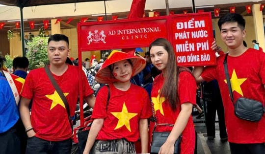 Những điểm phát nước, bánh ngọt miễn phí đã trở thành hình ảnh đẹp, ấm áp trong ngày 2/9 lịch sử