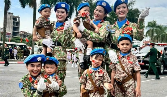 Cảm xúc khó quên của các nữ chiến sĩ trong vòng tay nhân dân khi thực hiện nhiệm vụ A80