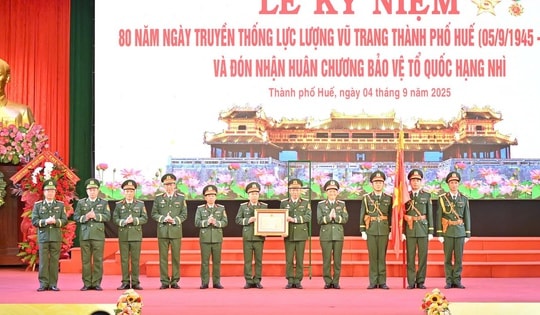 Trong thiên tai, dịch bệnh, lực lượng vũ trang TP Huế luôn sát cánh cùng nhân dân