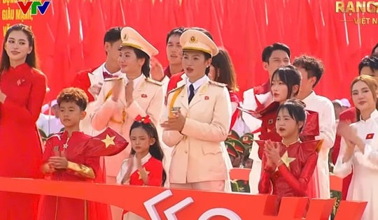 Hành trình đầy tự hào của bé gái nhỏ tuổi nhất tham gia biểu diễn kỷ niệm 80 năm Quốc khánh