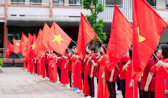 Phụ huynh nói gì với thông điệp ‘Lễ khai giảng không nhận hoa chúc mừng’?