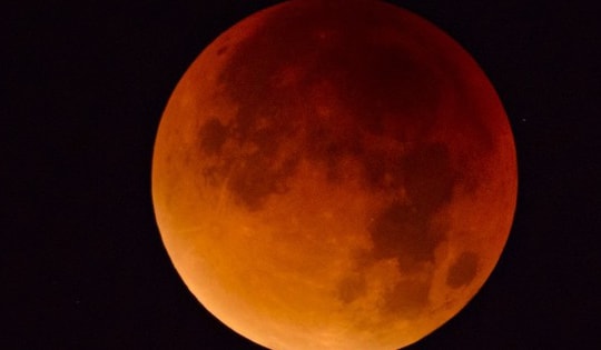 Nơi nào quan sát tốt nhất hiện tượng Mặt Trăng chuyển sang màu đỏ sẫm?