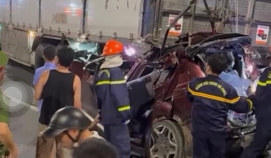 Video hiện trường tai nạn kinh hoàng trên đường nối cao tốc, 3 người mắc kẹt, tài xế tử vong tại chỗ