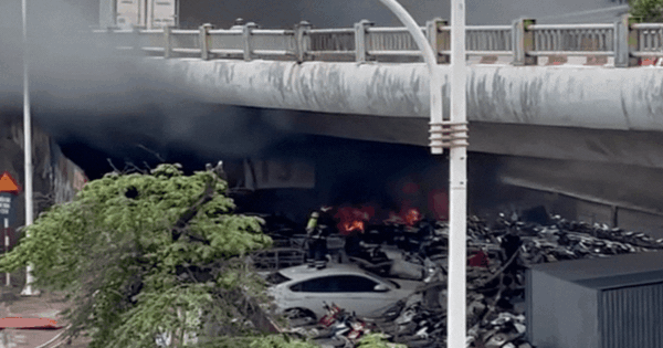 Hà Nội lệnh 'xóa sổ' bãi xe dưới gầm cầu sau vụ cháy 500 xe máy