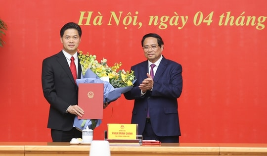 Thủ tướng trao quyết định tiếp nhận, bổ nhiệm Thứ trưởng Thường trực Bộ Y tế Vũ Mạnh Hà