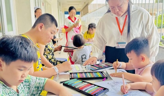 Ngày khai giảng đặc biệt của những bệnh nhi tại TP Hồ Chí Minh