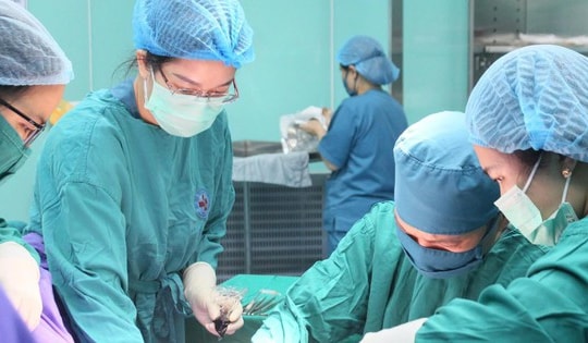 Làm đẹp vùng kín, cô gái 22 tuổi bị xuất huyết phải cấp cứu trong đêm