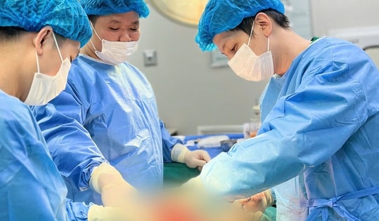 Bụng cô gái 25 tuổi 'biến dạng' sau mũi tiêm trị sẹo do hút mỡ