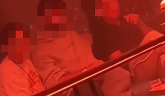 Xôn xao clip streamer nổi tiếng hút shisha trong quán bar: Hành vi này có vi phạm pháp luật?