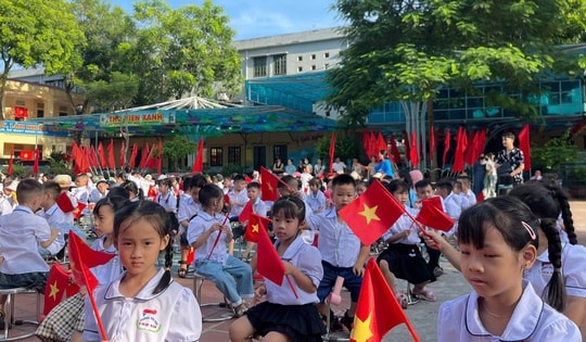 Những khoảnh khắc đáng yêu của học sinh lớp 1 trong ngày khai giảng