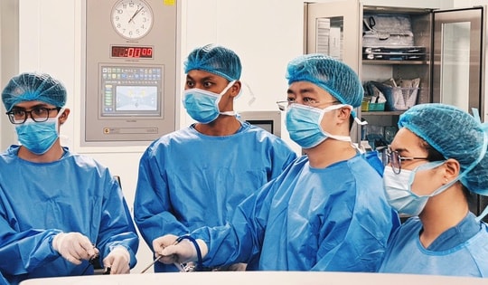 'Phép màu' từ đôi tay bác sĩ cứu sống 2 bệnh nhân có khối u khổng lồ