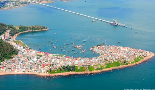 Một dải non sông nhìn từ máy bay trực thăng