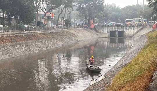 Sông Tô Lịch ô nhiễm trở lại, cách nào để trong xanh bền vững?