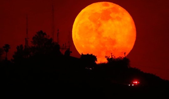 Đêm nay Mặt Trăng sẽ chuyển màu đỏ thẫm như máu