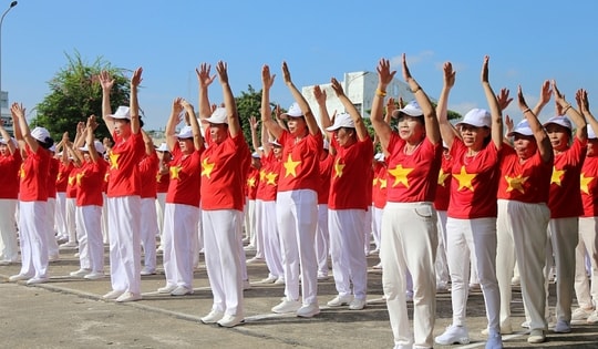 Việt Nam bước vào già hoá dân số, chăm sóc sức khoẻ người cao tuổi là yêu cầu cấp thiết