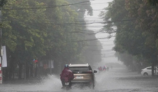 Miền Bắc sắp mưa lớn trên 300mm, Bộ Nông nghiệp và Môi trường chỉ đạo ứng phó