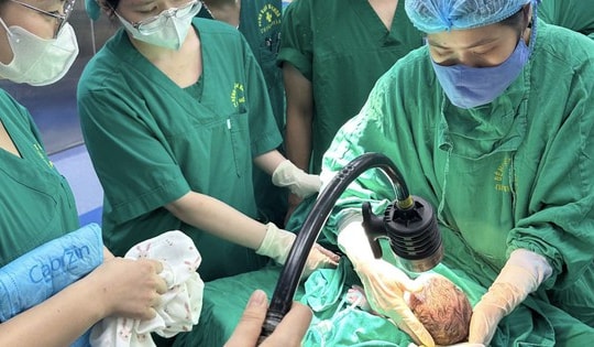 Cứu sống mẹ con sản phụ bị sản giật, tổn thương não