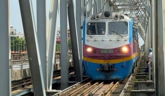 Khẩn trương lập báo cáo nghiên cứu khả thi dự án đường sắt Lào Cai-Hà Nội-Hải Phòng