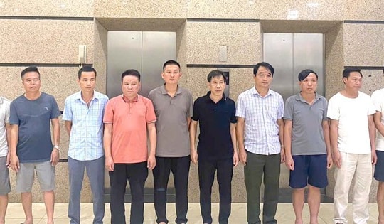 Bắt giữ nhiều cán bộ kiểm lâm trong đường dây bảo kê xe gỗ quý hiếm