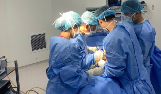 Phẫu thuật sỏi mật cho bệnh nhân đảo ngược phủ tạng hoàn toàn