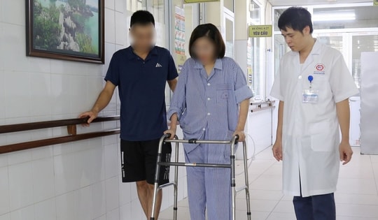 Nỗ lực cứu sống cô gái nhảy cầu Bãi Cháy