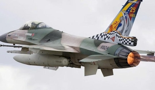 Quốc gia hiếm hoi sở hữu cả Su-30 Nga và F-16 Mỹ