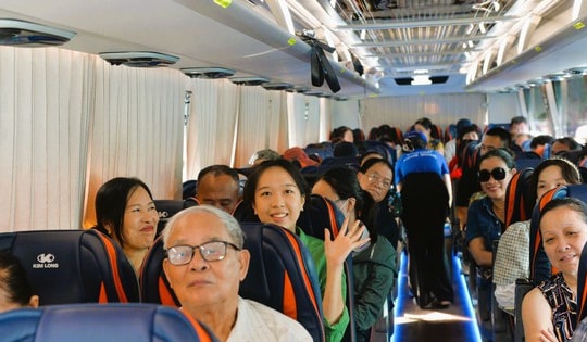 Người dân Hải Phòng nô nức lên xe miễn phí tham quan Triển lãm A80