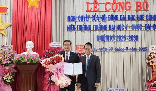 Công bố nghị quyết công nhận Hiệu trưởng Trường Đại học Y - Dược Huế