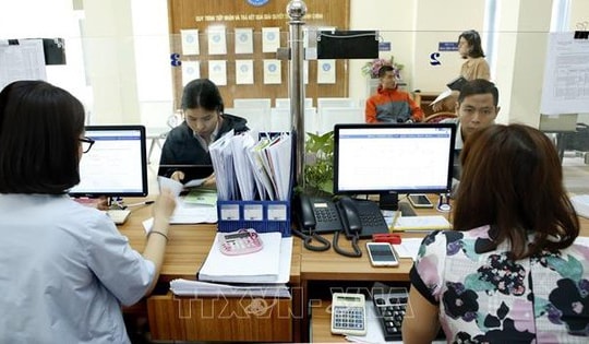 Hướng dẫn trình tự, thủ tục hưởng trợ cấp ốm đau khi tham gia BHXH