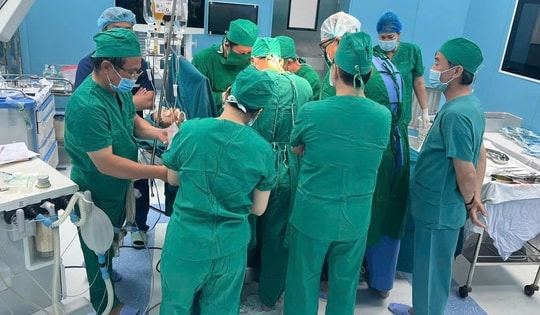 Phối hợp cứu thanh niên chấn thương phức tạp tại Côn Đảo