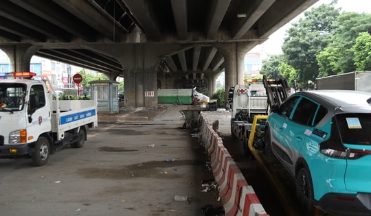 Sau vụ cháy 500 xe máy, CSGT - Công an xử lý hàng loạt tài xế đỗ xe dưới gầm Vành đai 3