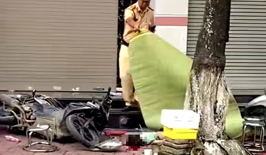 Hi hữu: Bé trai 7 tuổi tử vong khi vặn ga xe máy gây tai nạn