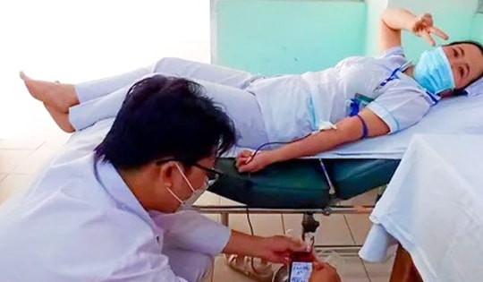 Thiếu hụt máu, bệnh viện ở Lâm Đồng huy động y bác sĩ hiến máu cứu người
