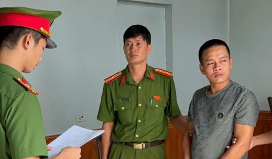 Bắt gã đàn ông liên tục hành hạ con đẻ rồi quay clip gửi cho vợ