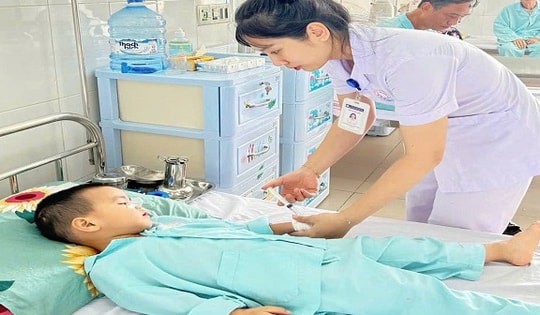 Dị vật pin 'cúc áo', hiểm hoạ khôn lường cho trẻ nhỏ