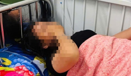 Năm sinh viên nhập viện sau bữa ăn