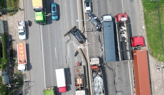 Đồng Nai: 8 xe ôtô va chạm liên hoàn, Quốc lộ 51 ùn tắc cả hai chiều