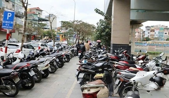Hà Nội kiên quyết thu hồi bãi xe vi phạm không dùng tiền mặt, không kết nối thuế