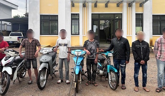 Xử lý nhóm thanh thiếu niên mang dao phóng lợn gây rối trật tự công cộng