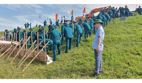 Giả định lũ sông Hồng lên rất cao, Hà Nội sẽ ứng phó thế nào?