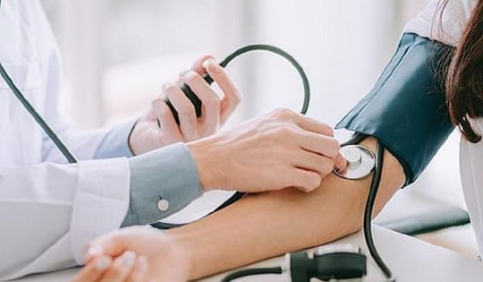 Người bệnh tăng huyết áp có nên uống nước gừng?