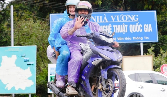 Nghề 'trai lai Tây’ giữa mây núi vùng cao cực Bắc