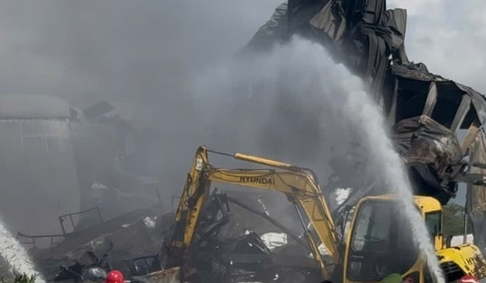 Khống chế vụ cháy tại kho hàng trong Khu công nghiệp Đồ Sơn, Hải Phòng