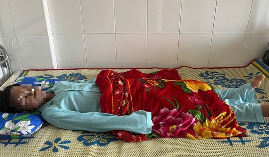 Học sinh 11 tuổi nhập viện do vật lạ phát nổ